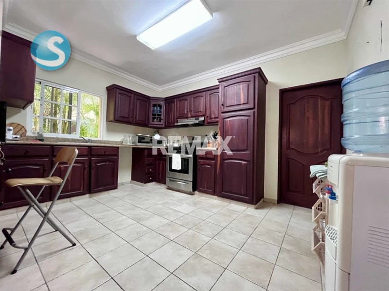 Casa en venta en Juan Dolio, 2 niveles y piscina privada en República Dominicana