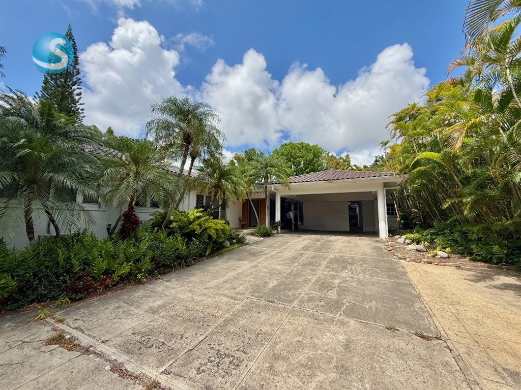 Casa exclusiva en venta en Arroyo Hondo Viejo