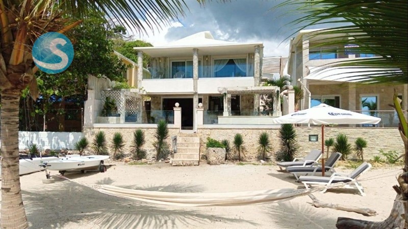 Villa amueblada en venta en Juan Dolio, espaciosa y privada en República Dominicana