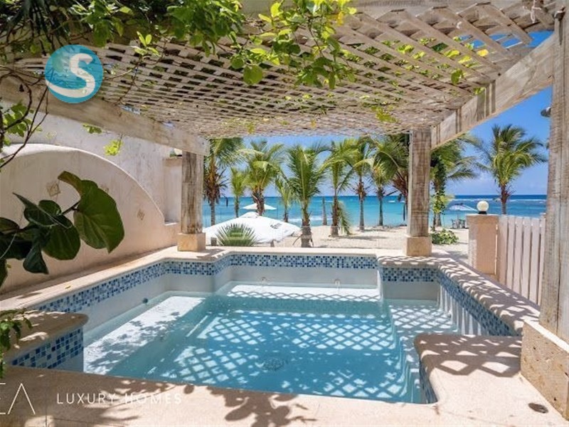 Villa amueblada en venta en Juan Dolio, espaciosa y privada en República Dominicana