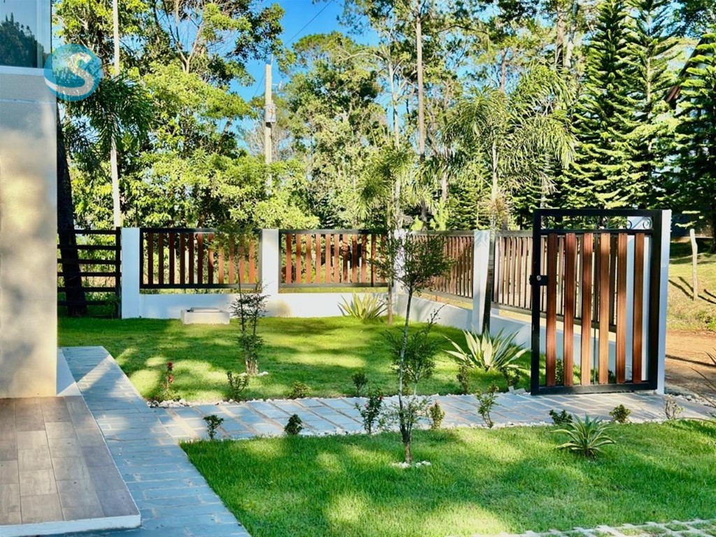 Villa en Jarabacoa en Venta y Alquiler con Solar de 855 m²