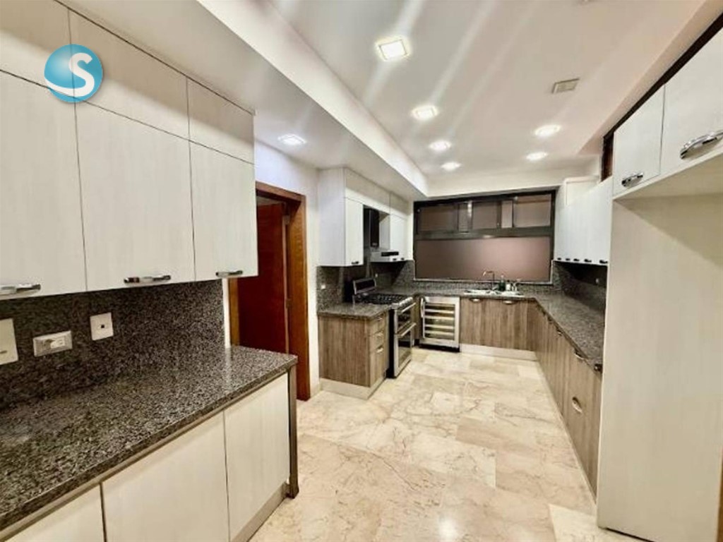 Amplio apartamento en venta en Los Cacicazgos, zona exclusiva en República Dominicana