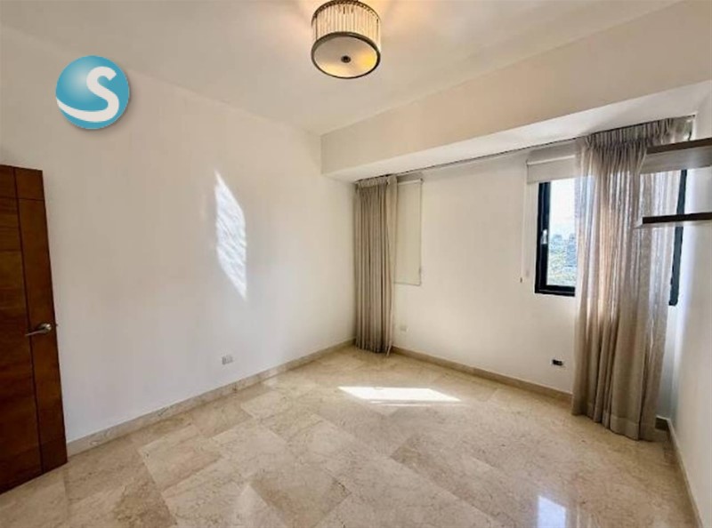 Amplio apartamento en venta en Los Cacicazgos, zona exclusiva en República Dominicana