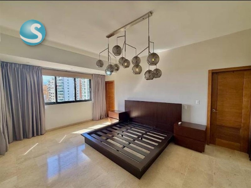 Amplio apartamento en venta en Los Cacicazgos, zona exclusiva en República Dominicana