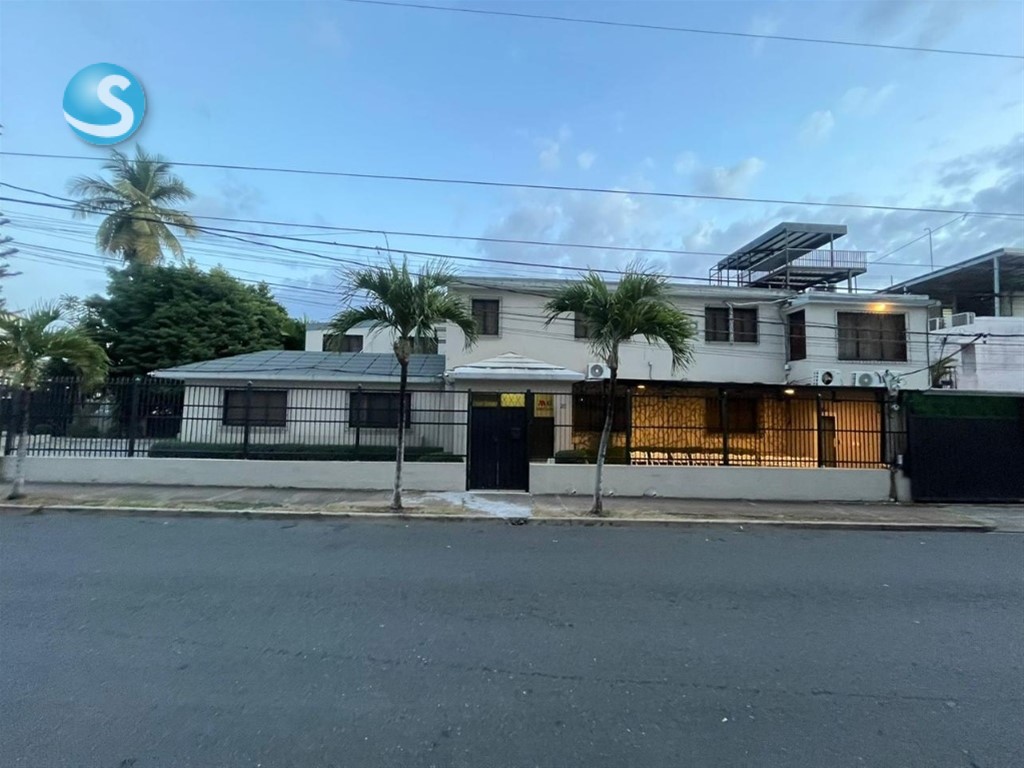 Casa Amplia en Venta y Alquiler en Gazcue, Santo Domingo