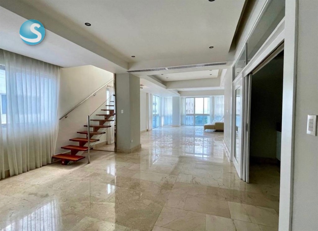 Exclusivo penthouse en venta en Los Cacicazgos, Santo Domingo