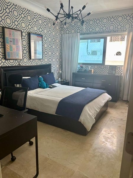 Apartamento espacioso en venta en piso alto de Ensanche Naco en República Dominicana