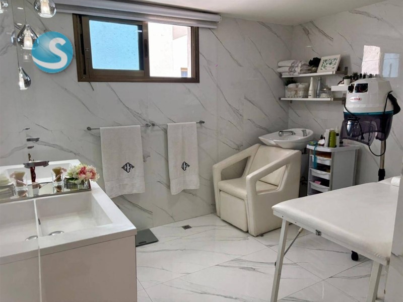 Apartamento espacioso en venta en piso alto de Ensanche Naco en República Dominicana