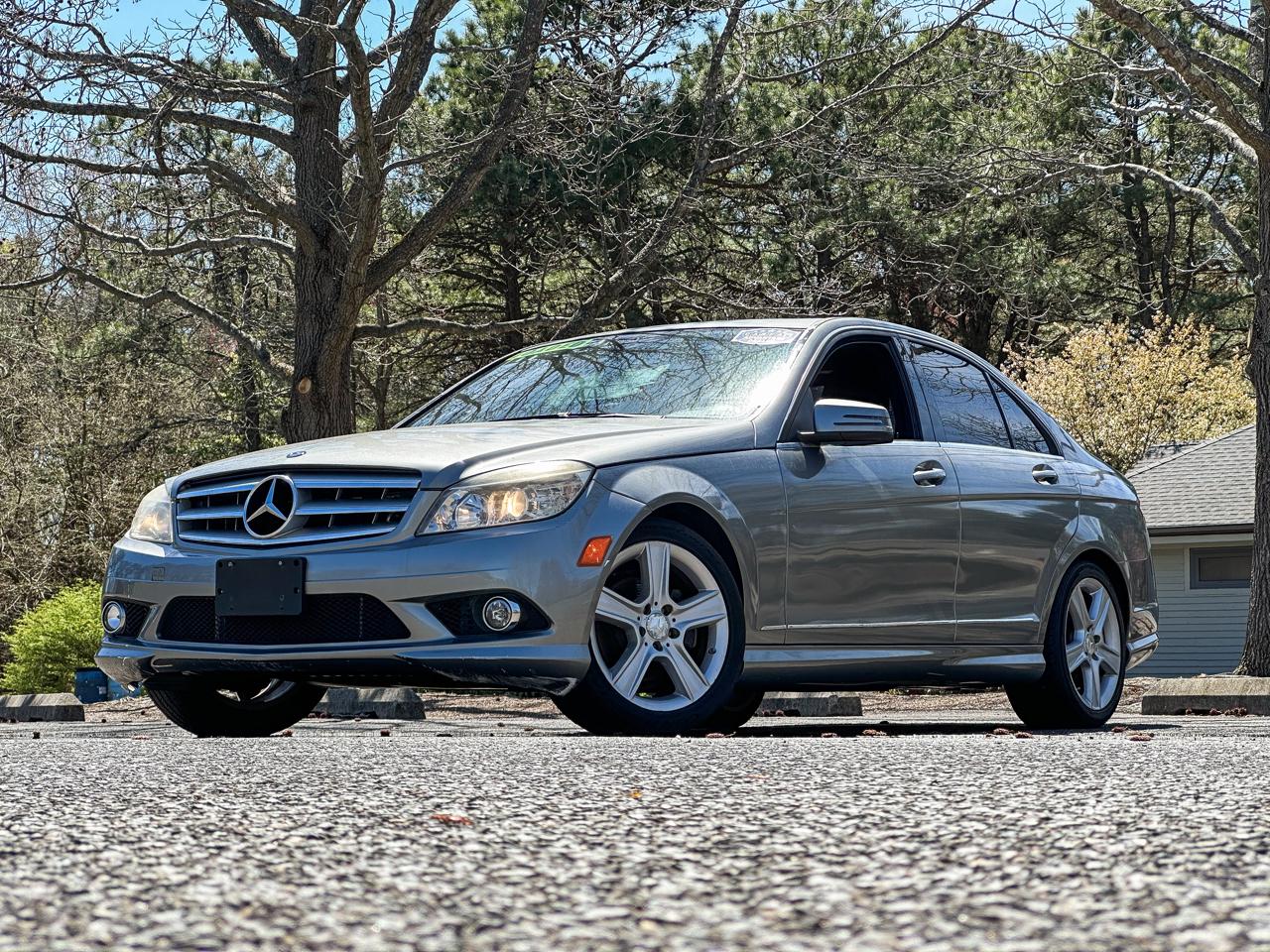 Mercedes-Benz Clase C 300 Modelo 2010 Sedán en República Dominicana