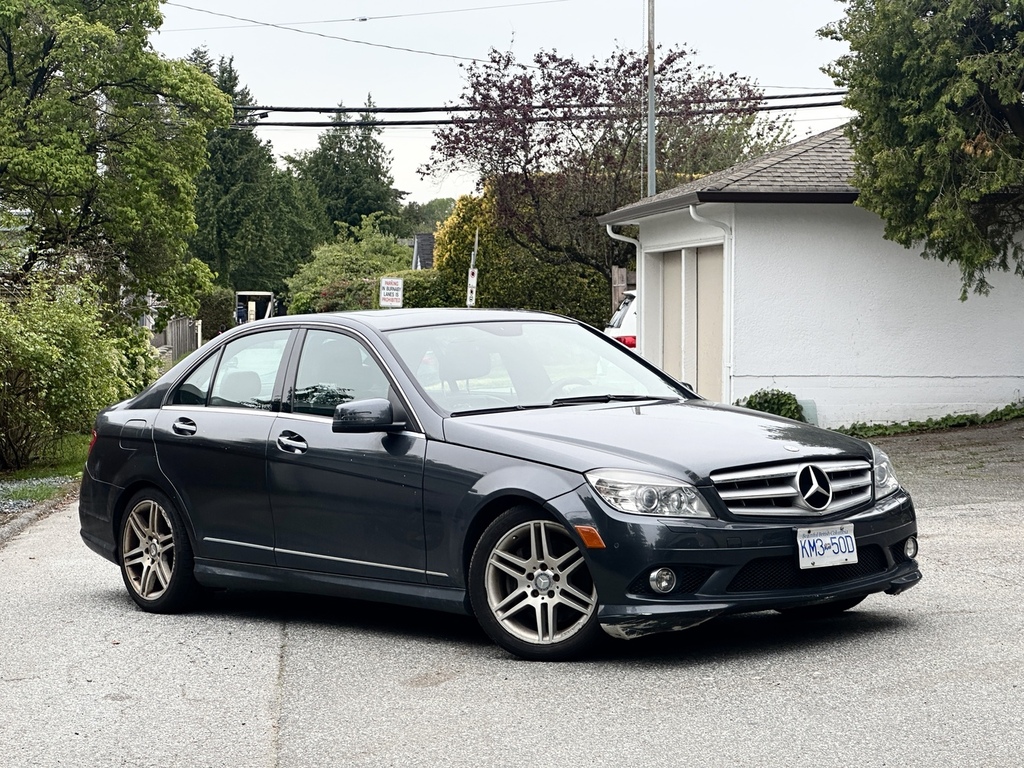 Mercedes-Benz Clase C 300 Modelo 2010 Sedán en República Dominicana