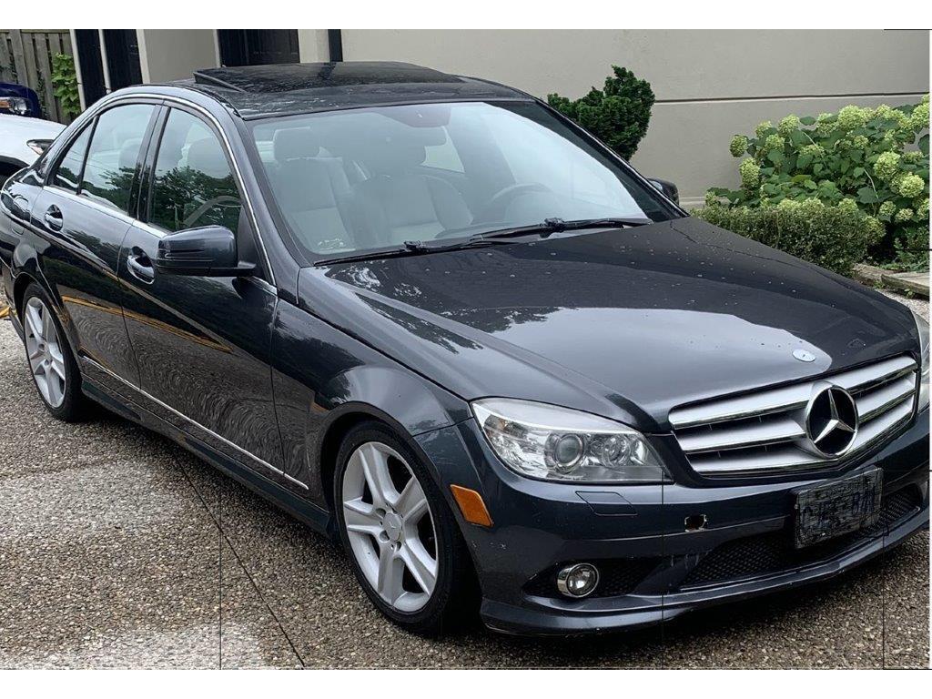 Mercedes-Benz Clase C 300 Modelo 2010 Sedán en República Dominicana