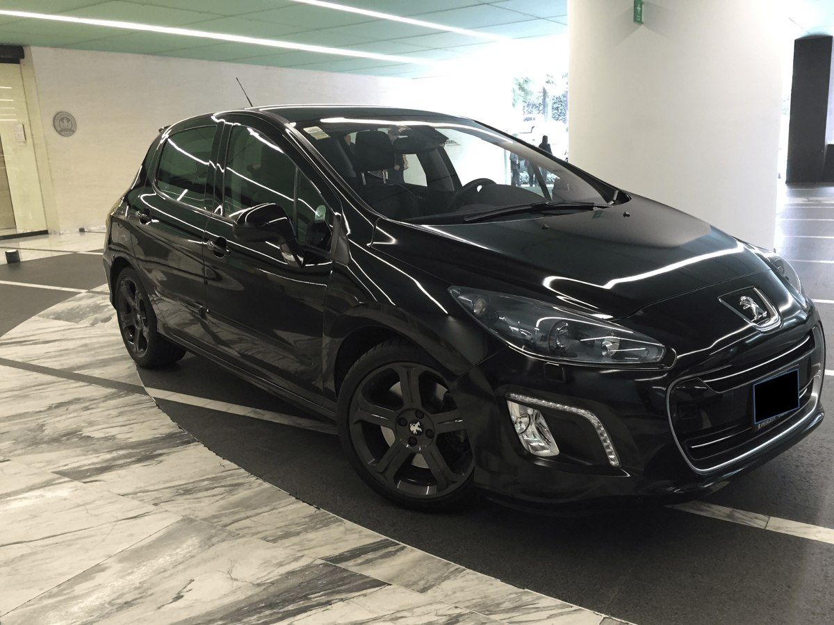 Peugeot 308 modelo 2011 turismo compacto en República Dominicana