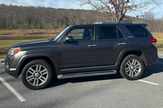 Toyota 4Runner SR5 2011 SUV 4.0L 6 cilindros en República Dominicana