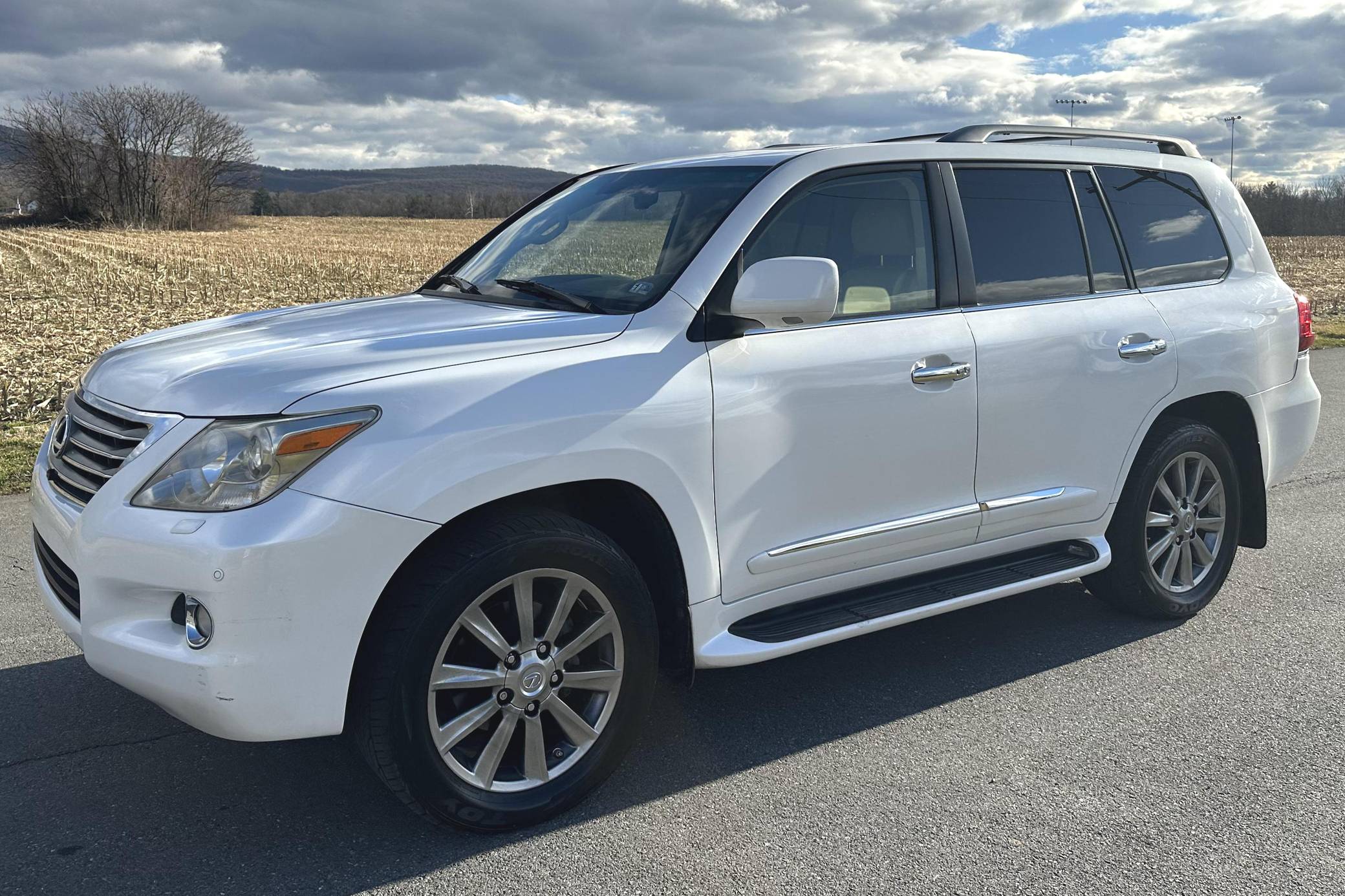 Lexus LX 570 SUV 2011
