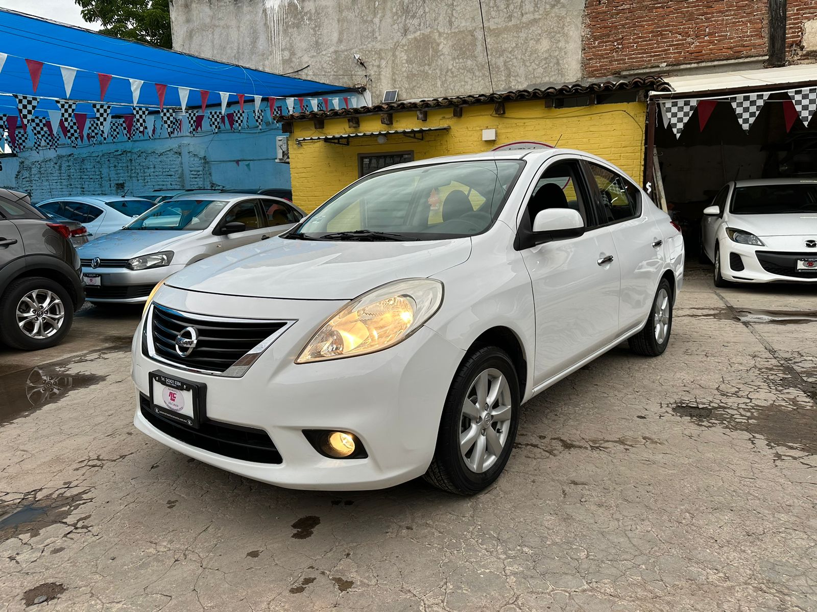 Nissan Versa SV modelo 2012 sedán