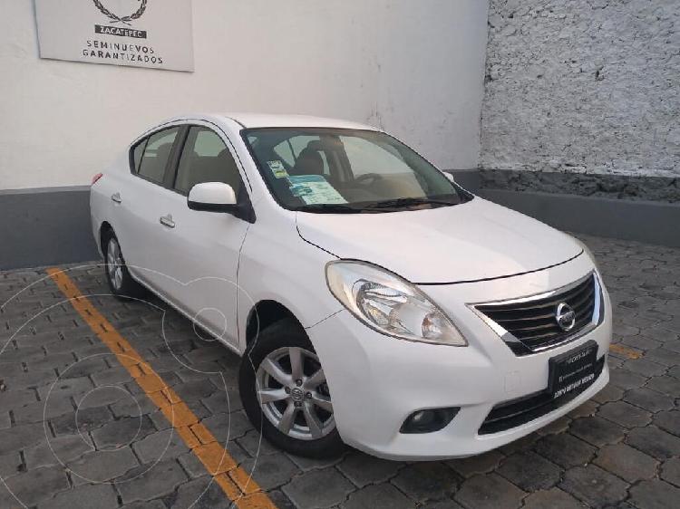 Nissan Versa SV modelo 2012 sedán en República Dominicana