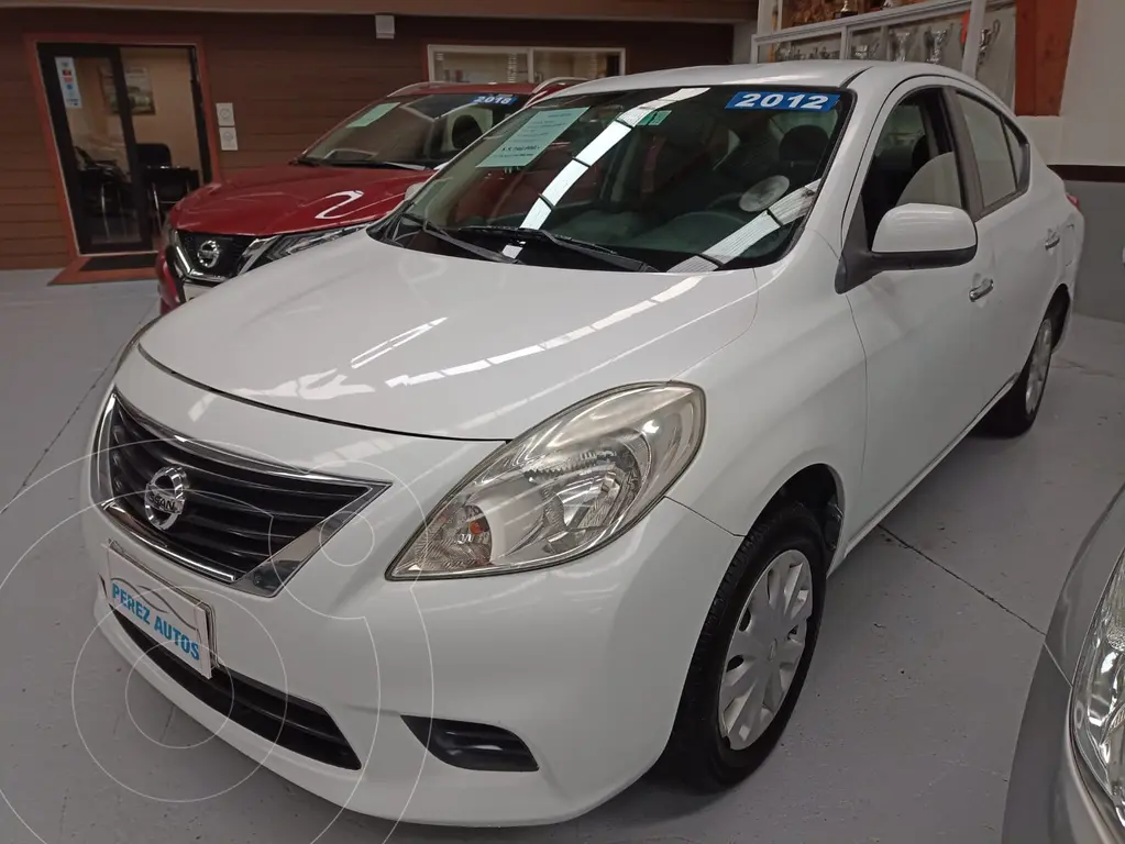 Nissan Versa SV modelo 2012 sedán en República Dominicana