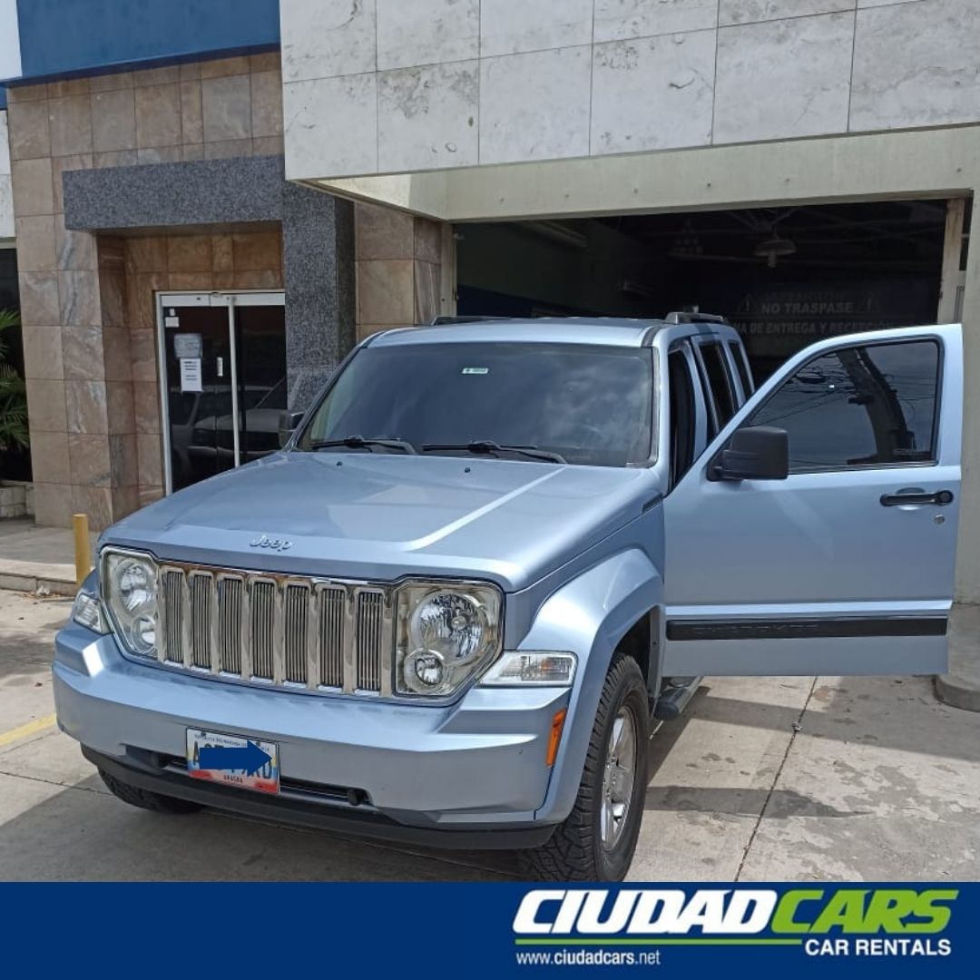 Jeep Cherokee Laredo 2012 SUV gasolina 6 cilindros en República Dominicana