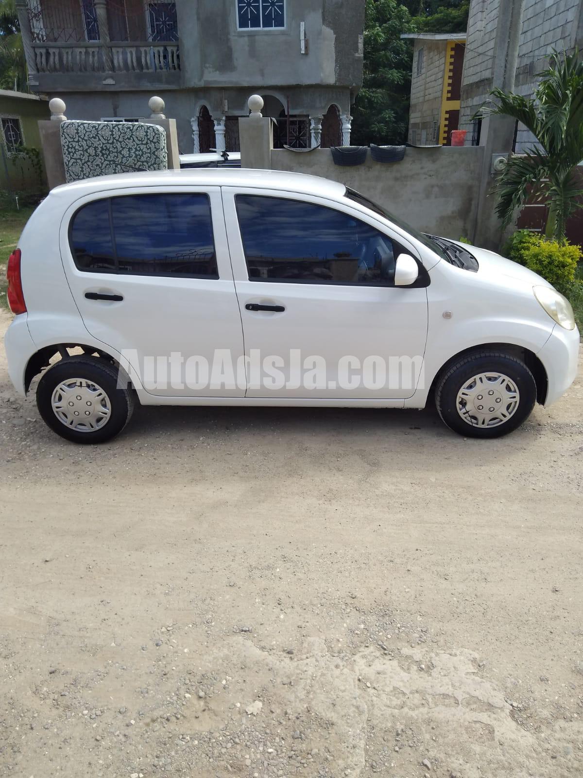 Toyota Passo 2012 - Vehículo Compacto en República Dominicana
