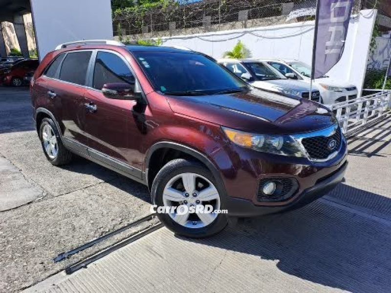 Kia Sorento 2013 SUV rojo vino en República Dominicana