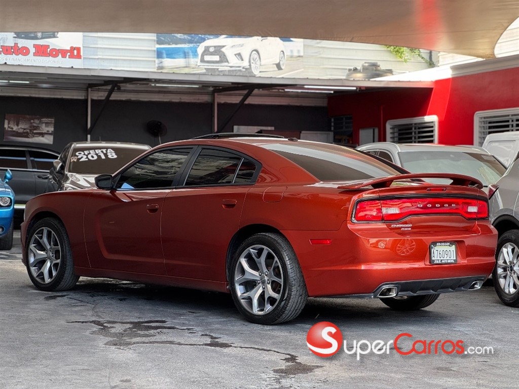 Dodge Charger SXT modelo 2013 sedán
