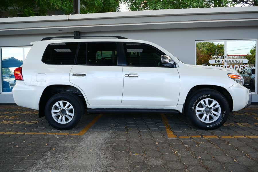 Toyota Land Cruiser 2013 SUV