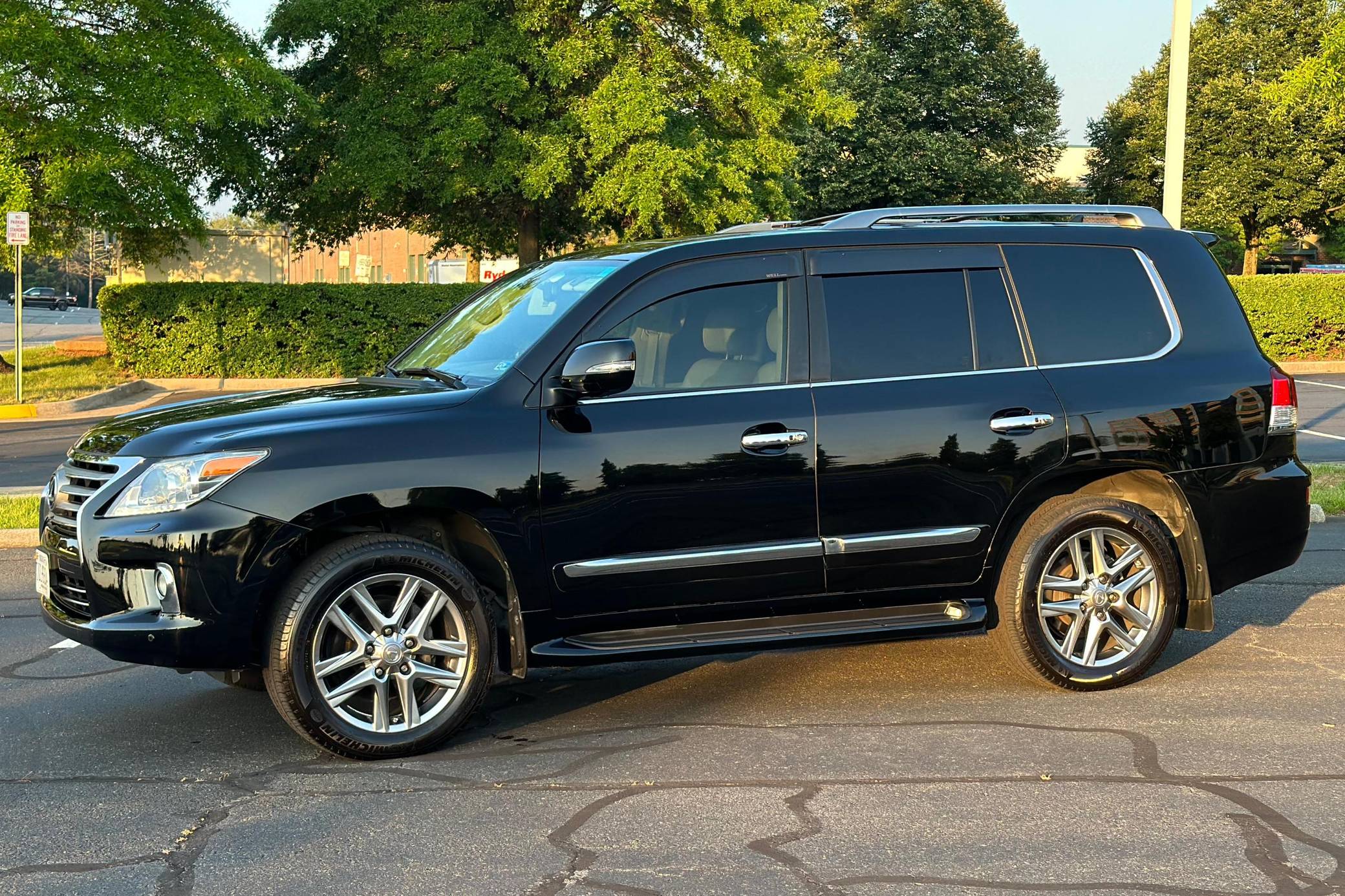 Lexus LX 570 modelo 2013 SUV de lujo en República Dominicana