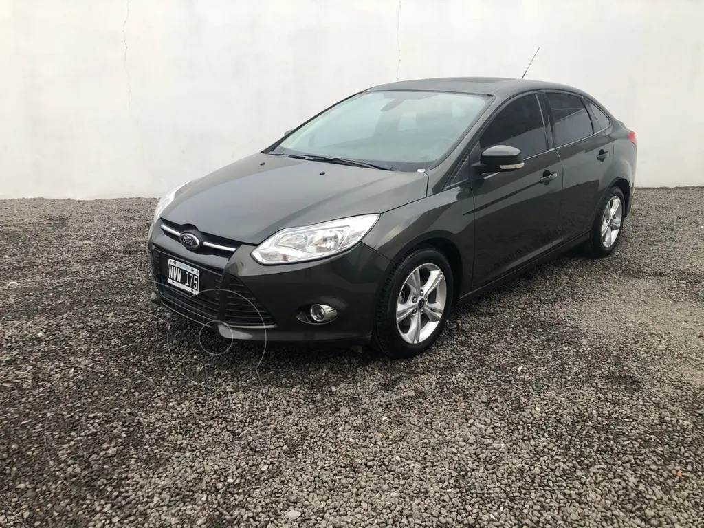 Ford Focus modelo 2014 vehículo compacto