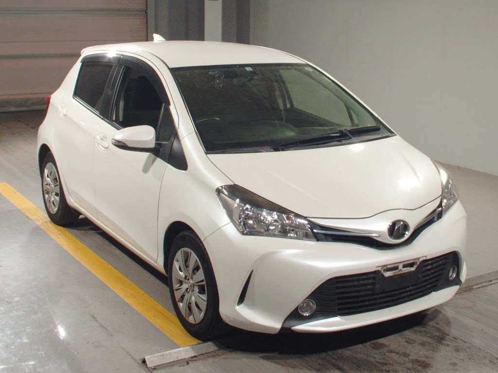 Toyota Vitz modelo 2014 automóvil compacto