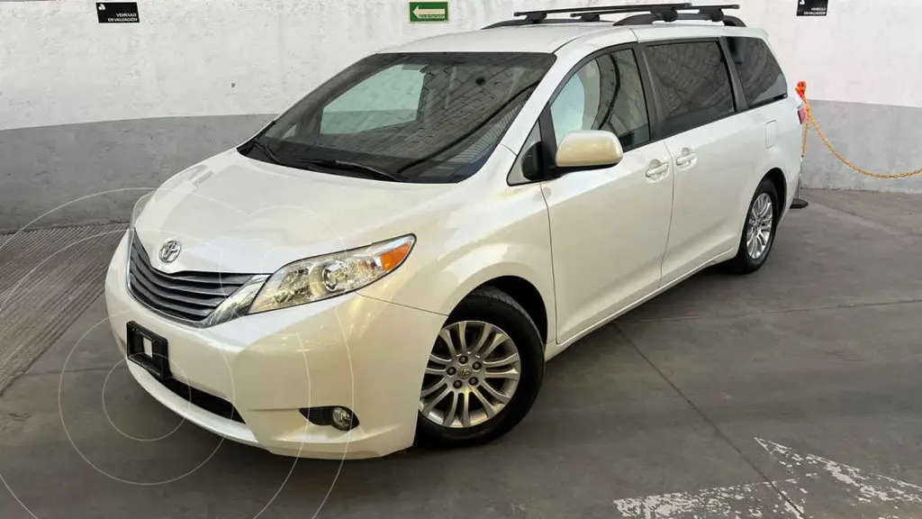Toyota Sienna XLE 2015 Minivan