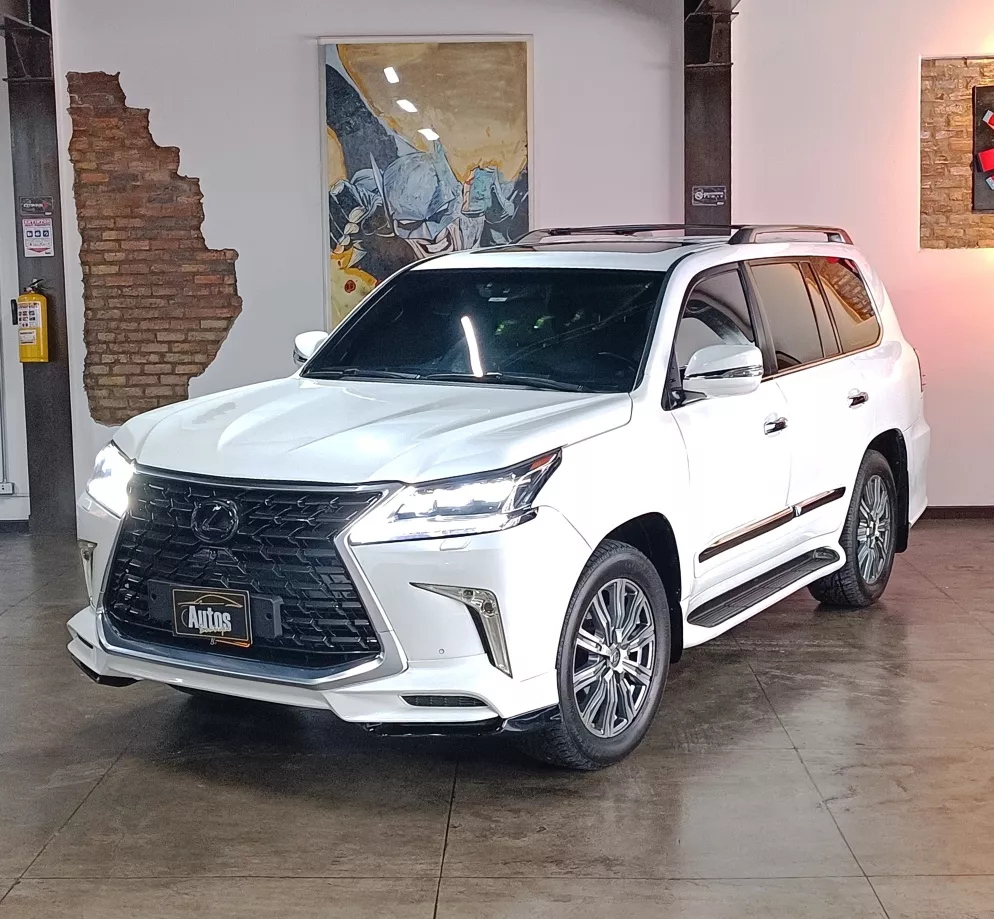 Lexus LX 570 Modelo 2015 Vehículo 8 cilindros en República Dominicana