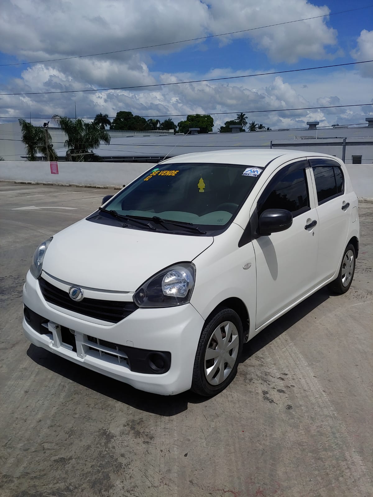 Daihatsu Mira 2015 vehículo compacto
