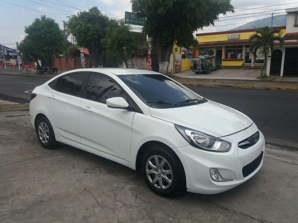 Hyundai Accent 2015 Sedán Compacto en República Dominicana