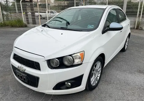 Chevrolet Sonic LT modelo 2015 automóvil compacto