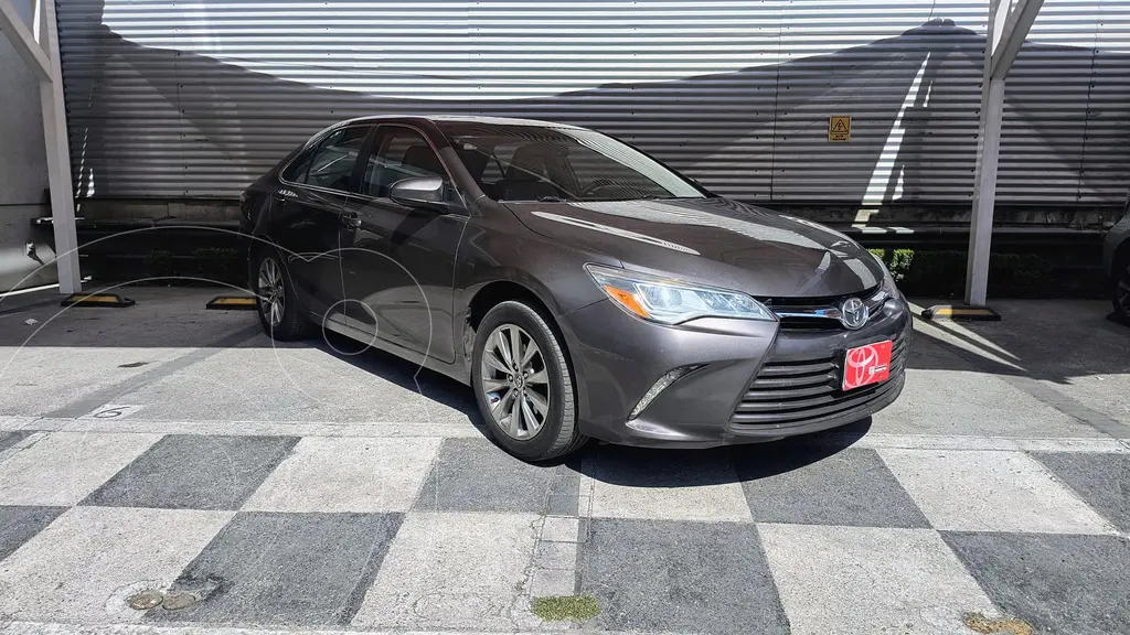 Toyota Camry SE 2015 sedán