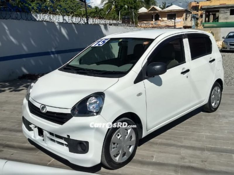 Daihatsu Mira 2015 compacto