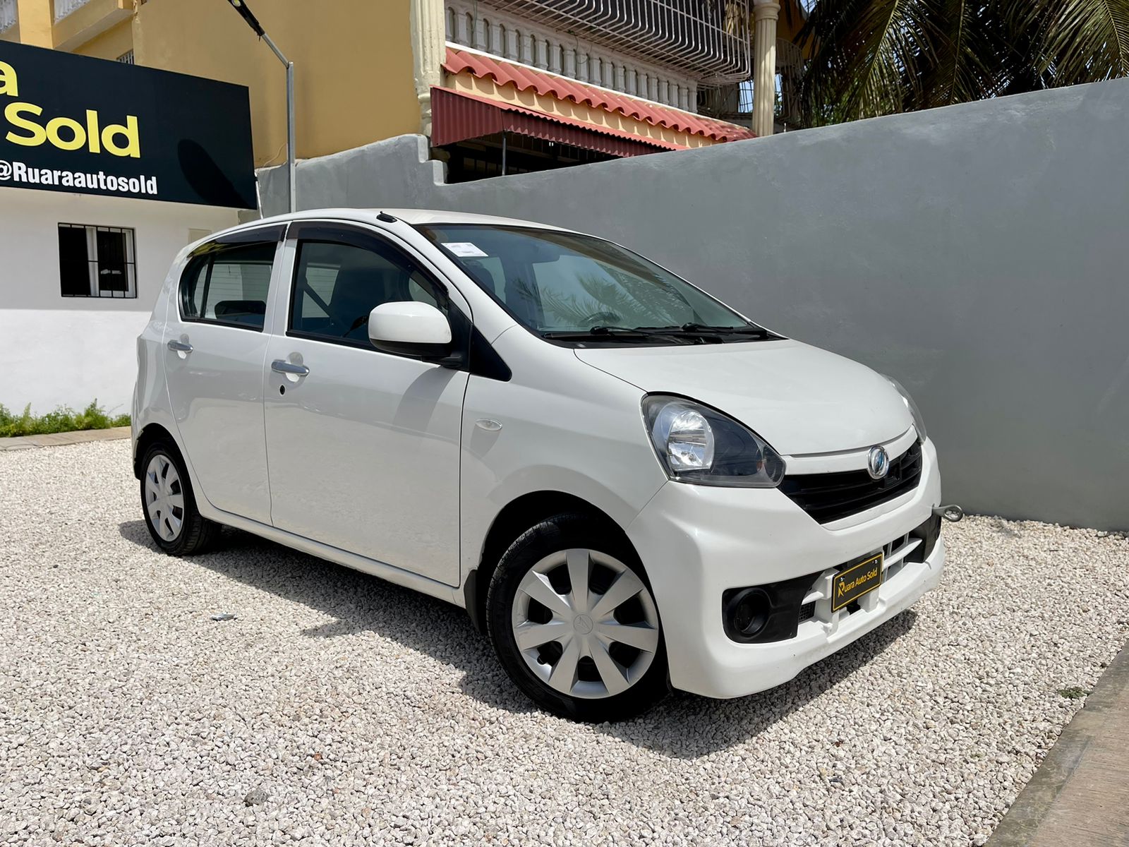Daihatsu Mira 2016 vehículo compacto