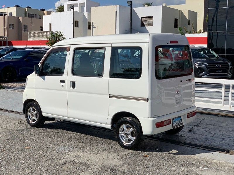 Daihatsu Hijet 2016 furgoneta compacta