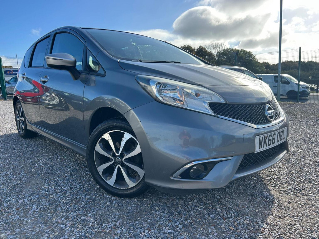 Nissan Note modelo 2016 vehículo compacto en República Dominicana