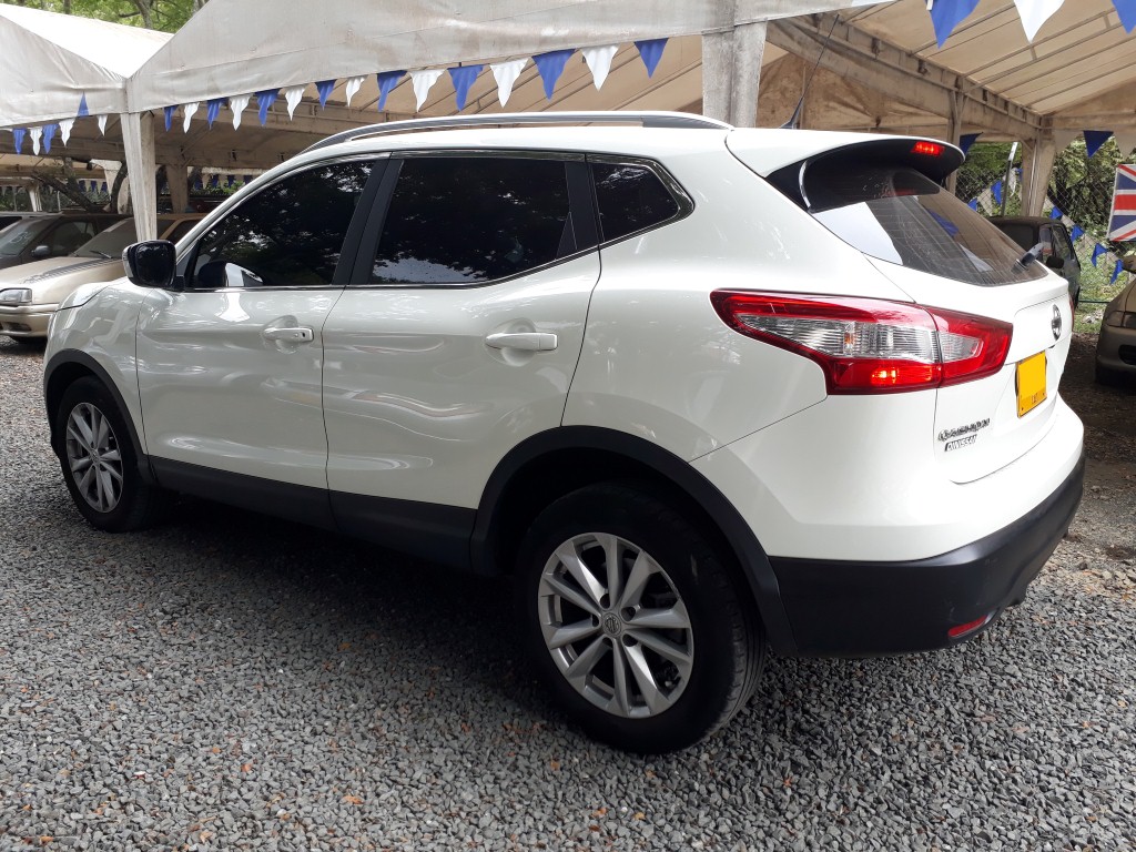 Nissan Qashqai modelo 2016 vehículo SUV en República Dominicana