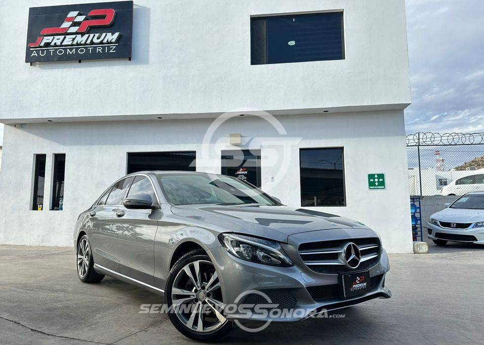 Mercedes-Benz C 300 Modelo 2016 Sedán en República Dominicana