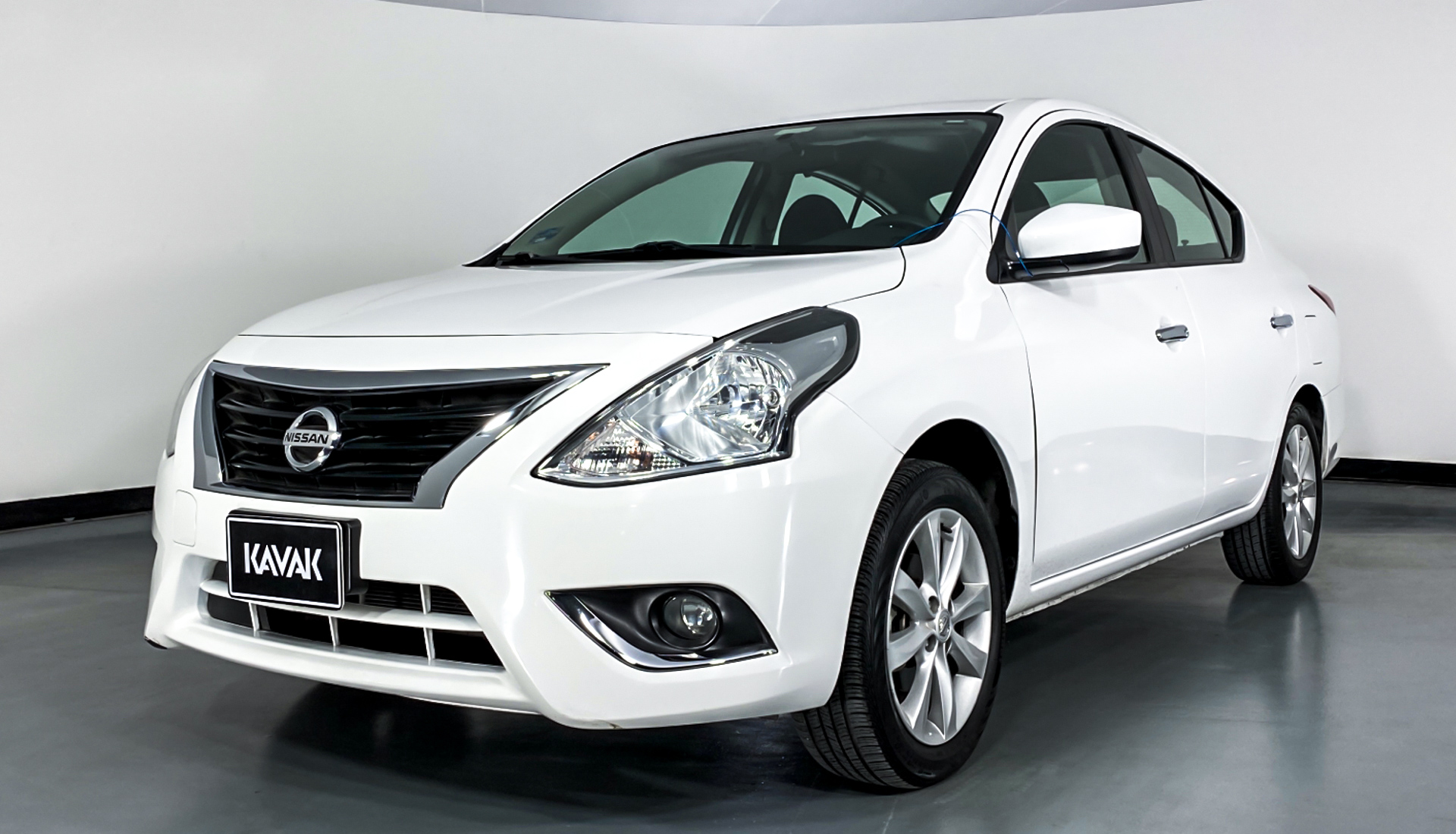 Nissan Versa modelo 2016 vehículo sedán