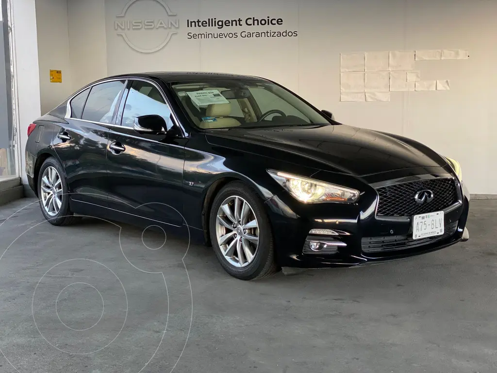 Infiniti Q50 modelo 2017 sedán de lujo en República Dominicana