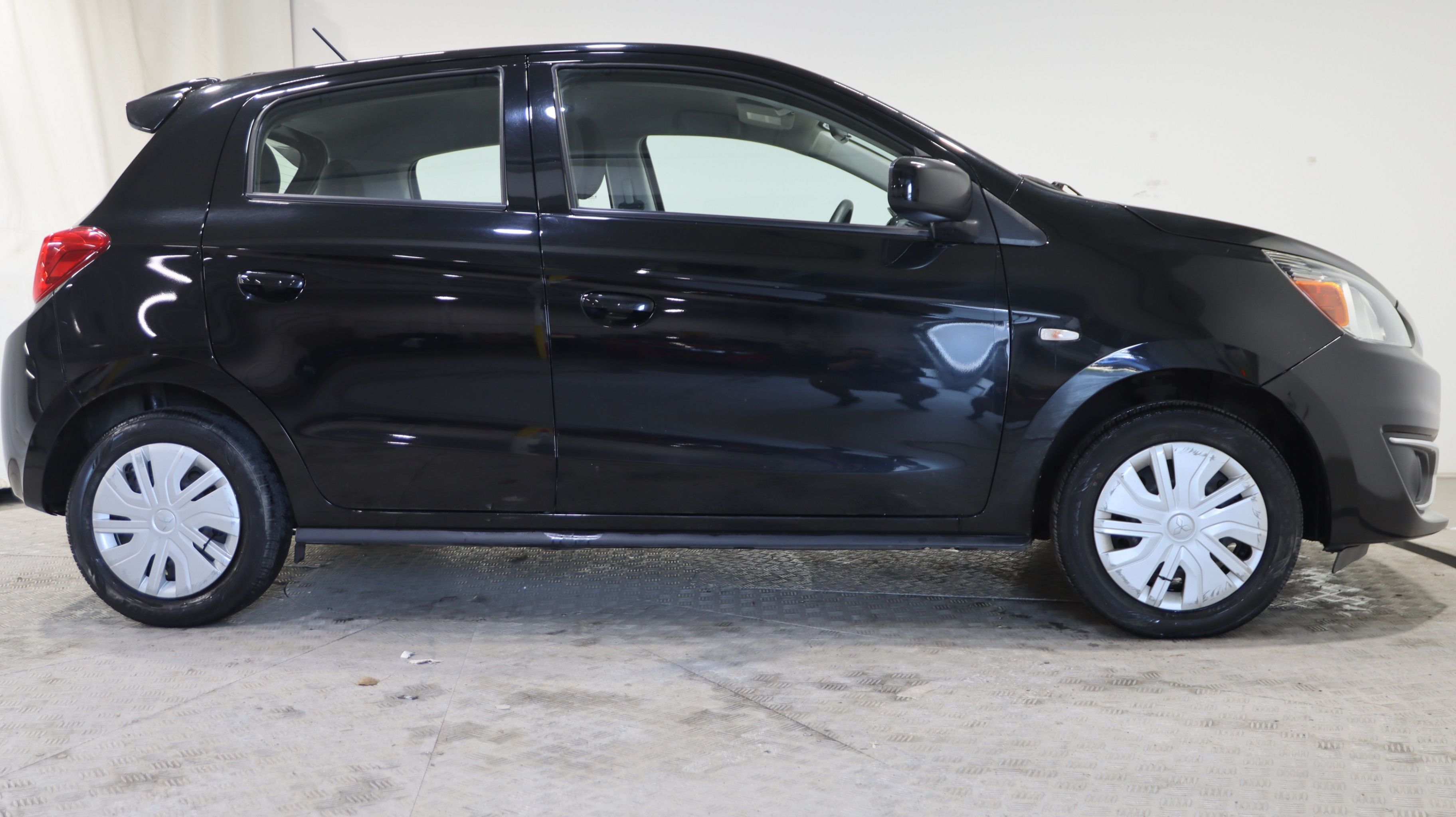 Mitsubishi Mirage ES 2017 Auto Compacto en República Dominicana