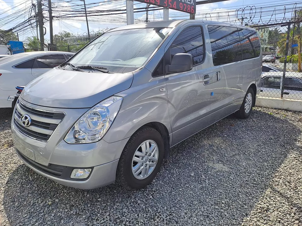Hyundai Grand Starex 2017 modelo de vehículo en República Dominicana