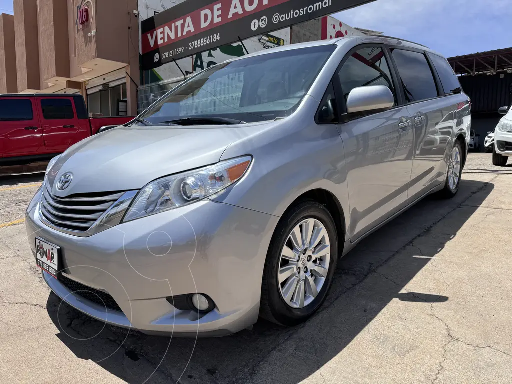 Toyota Sienna LE 2017 Minivan