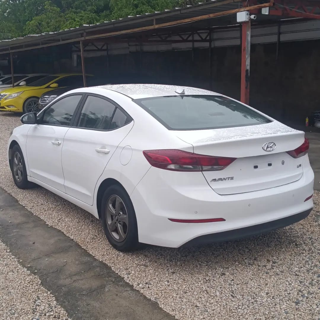 Hyundai Avante 2017 Sedán Compacto en República Dominicana