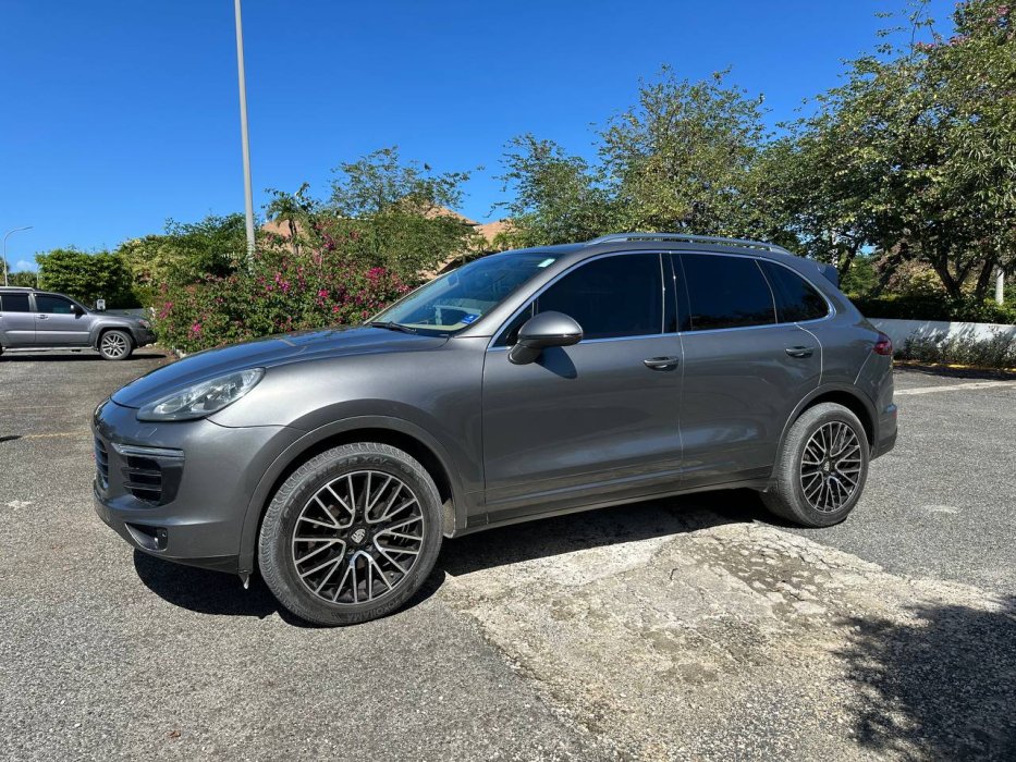 Porsche Cayenne Platinum Edition 2017 SUV en República Dominicana