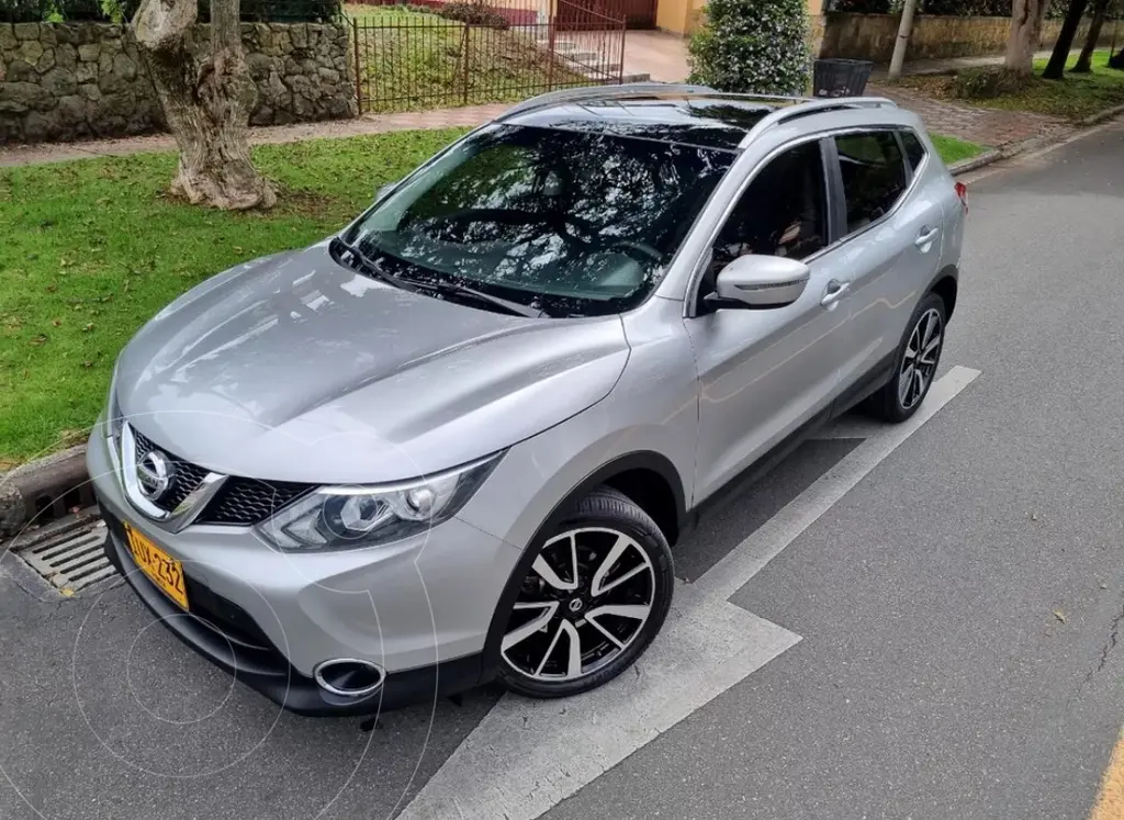 Nissan Qashqai 2017 SUV color plata