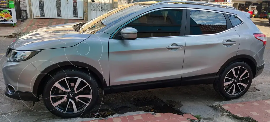 Nissan Qashqai 2017 SUV color plata en República Dominicana